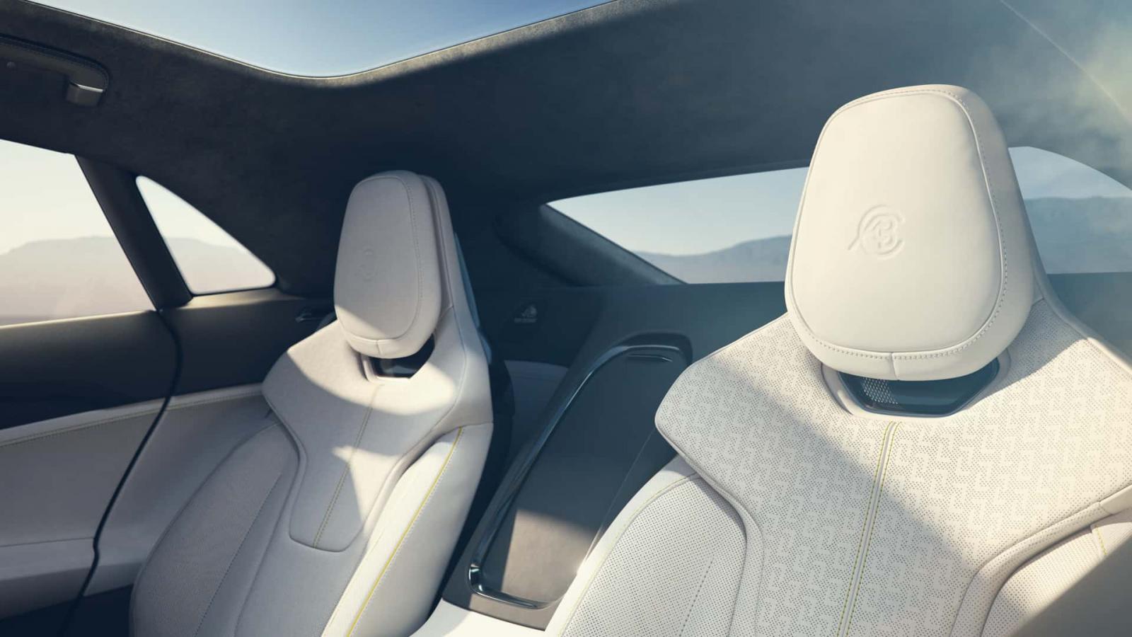 Πρεμιέρα με 918 άλογα η νέα Lotus Emeya